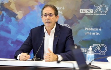 Indústria puxa retomada em 2020, mas reformas e controle fiscal condicionam crescimento em 2021