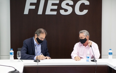 Empregadores e trabalhadores formalizam acordo para atualizar o piso regional