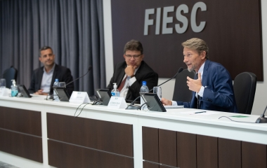 FIESC discute ambiente de negócios e industrialização do país