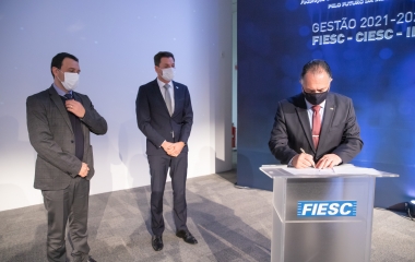 SENAI de SC e IFSC firmam parceria para inovação na indústria