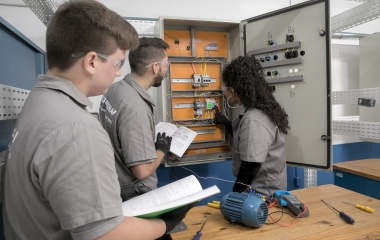 Curso gratuito do SENAI em parceria com ArcelorMittal Vega abre inscrições para nova turma
