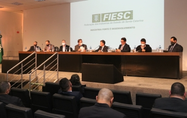 Reforma administrativa é a chave para o equilíbrio fiscal, diz FIESC