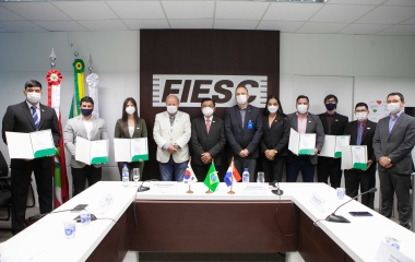 Paraguaios se capacitam no SENAI/SC para formação de mecânicos de aeronaves em seu país