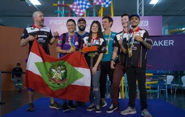 SC é destaque em competição de robótica que reproduz corridas de Fórmula 1