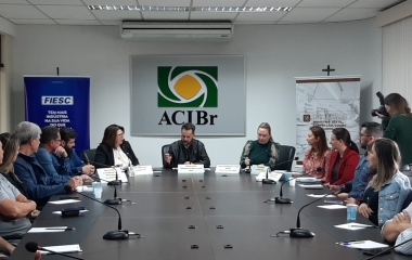 Encontro reúne cadeia têxtil de Brusque e região