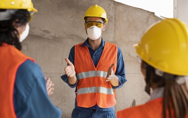 Treinar colaboradores continuamente reduz riscos de acidentes na indústria