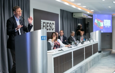 Incentivo fiscal é fator de competitividade, diz Siewert a industriais na FIESC