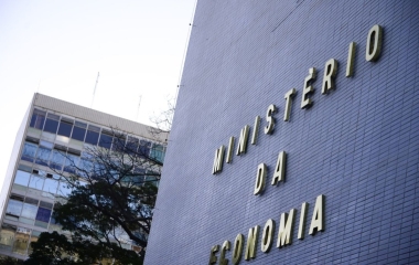 Reoneração tributária anunciada pelo governo prejudica indústria, diz FIESC