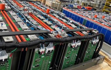 WEG investe para aumentar capacidade de produção de packs de baterias no Brasil