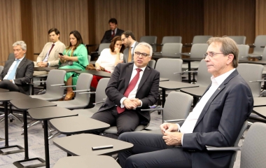 Delegação de Portugal trata de comércio bilateral na FIESC