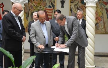 Governo de SC lança Programa Educação Empreendedora para qualificação profissional em parceria com o SENAI