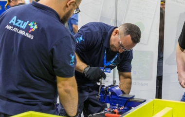Equipe treinada pelo SENAI conquista prêmio internacional de manutenção aeronáutica 
