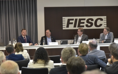 Encontro com sindicatos de indústria debate desafios na área trabalhista