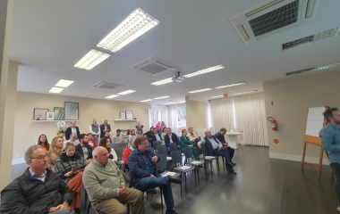 Representantes de indústrias têxteis fazem visitas técnicas e trocam experiências