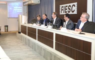 Aos sindicatos industriais, FIESC apresenta balanço de investimentos nas regiões de SC