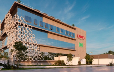 JBS avança com acordos para pesquisas sobre proteína cultivada