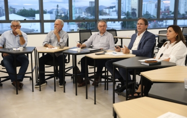 Escola SESI de Referência de Joinville recebe diretoria da ACIJ
