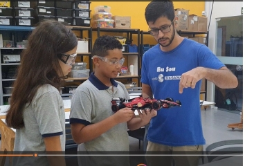 Estudantes de Joinville projetam e constroem carro de fórmula 1