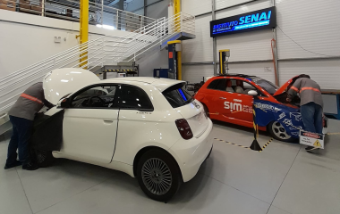 SENAI capacita para manutenção de carros elétricos