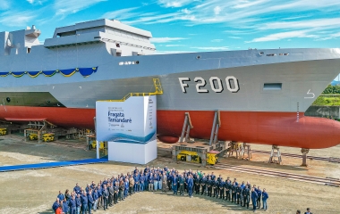 Indústria de SC lança 1ª fragata Tamandaré ao mar para testes