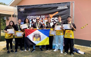 Estudantes de Escolas SESI em SC se destacam em competição de foguetes