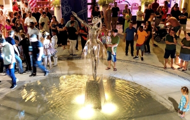 Prefeitura de Joinville inaugura praça com bailarina de aço em tamanho real