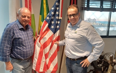Olsen formaliza parceria com a FedEx