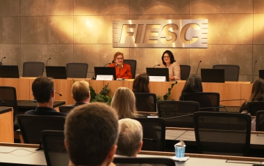 “Não estamos no olho do furacão”, diz Tatiana Prazeres em evento na FIESC