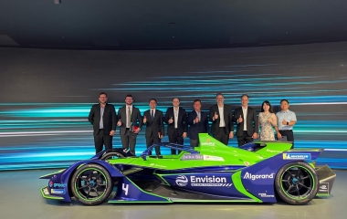 Na China, comitiva do SENAI visita empresa referência global em tecnologia verde