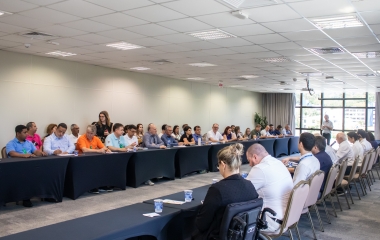 Empregadores e trabalhadores se reúnem para negociar atualização do mínimo regional