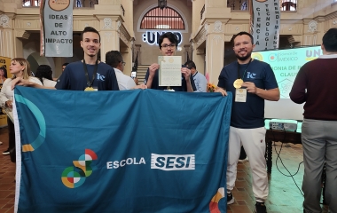 Estudantes da Escola SESI conquistam medalha de ouro em evento científico no México