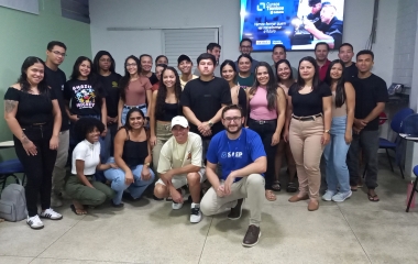 Trabalhadores de indústrias participam de cursos técnicos gratuitos no formato EAD