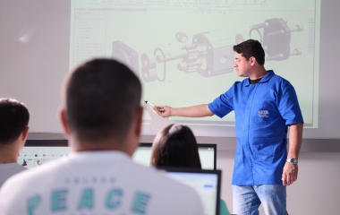 SENAI/SC seleciona profissionais da indústria para atuar como docentes