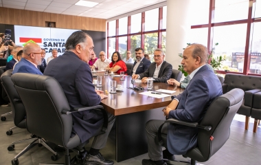 Trabalhadores e empregadores entregam ao governador acordo sobre o piso regional