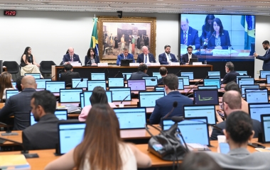 CNI alerta para riscos econômicos em debate sobre redução da jornada na CCJC da Câmara