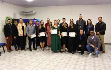 Formatura da EJA marca trajetória de superação e qualificação na Elber