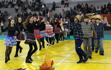 Festa Junina da Escola SESI reúne famílias e promove ação solidária