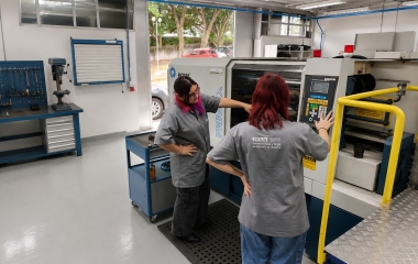 Alta empregabilidade impulsiona procura pelo Curso Técnico em Plástico do SENAI Joinville