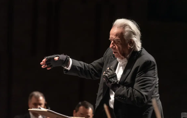 Maestro e pianista João Carlos Martins se apresenta na FIESC nesta terça (1º)
