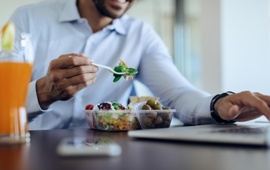 Organização e escolhas simples ajudam a melhorar a alimentação no trabalho