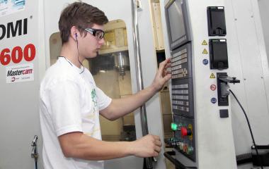 Dionatan Brancher, de Joinville, almeja a vaga brasileira em construção de moldes. Foto: Gisela Muller