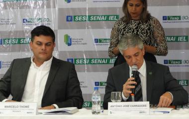 Carradore (d) destacou ações educacionais da iniciativa catarinense (foto: Divulgação/FIERO)