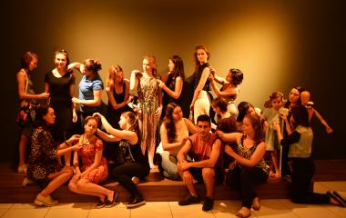 Acadêmicas da Graduação Tecnológica em Design de Moda produzindo as peças do Desafio SENAI Audaces (Foto Renata Vavolizza)