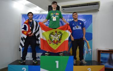 Eric (de Tubarão) é o quinto catarinense a conquistar medalha de ouro em Web Design.