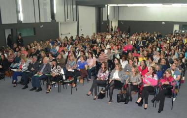 Evento promovido pelo SESI reúne 350 professores de várias regiões do Estado (Foto: Novo Texto)