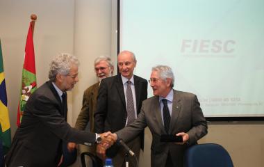 Homenagem foi prestada pelo Departamento de Engenharia Mecânica da UFSC (Foto: Filipe Scotti)