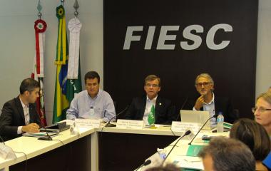 Desafios e as soluções para o desenvolvimento do Estado marcaram reunião nesta quarta-feira. (Foto: Filipe Scotti)