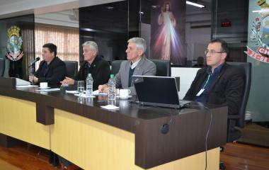 Presidente da Câmara, Valmor Scolari (d); vice-presidente da FIESC, Waldemar Schmitz; assessor do Movimento, Antônio Carradore; e gerente de educação e tecnologia do SENAI Chapecó, Almeri Dedonatto (foto: Divulgação/Câmara)