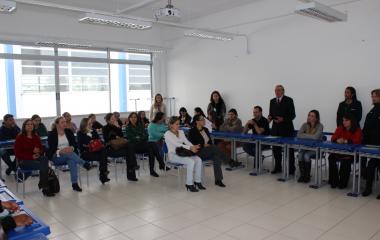 Vice-presidente da FIESC no Litoral Sul, Michel Miguel, iniciou as atividades com os jovens (Foto: Fabiano Bordignon)