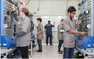 Cursos tem ênfase em aliar teoria e prática. Foto: Filipe Scotti